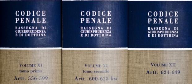 foto codice penale con l'inserimento del reato foto codice penale con l'inserimento del reato