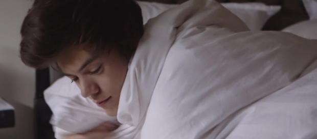 Harry Styles usou a cama no videoclip. Harry Styles usou a cama no videoclip.
