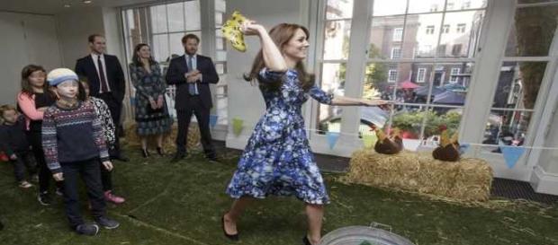 Kate Middleton e il lancio dello stivale Kate Middleton e il lancio dello stivale