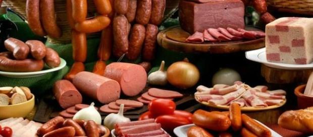 OMS afirma que carne processa gera câncer OMS afirma que carne processa gera câncer