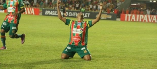 Sampaio vence Paysandu por 2x0 e se aproxima do G4 Sampaio vence Paysandu por 2x0 e se aproxima do G4