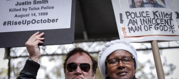Tarantino recuerda muertos por violencia policial. Tarantino recuerda muertos por violencia policial.