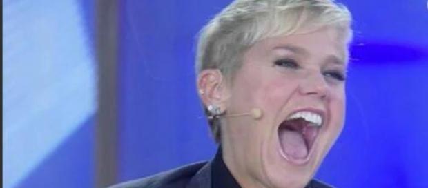 Xuxa Alfineta Silvio Santos (Reprodução/Record) Xuxa Alfineta Silvio Santos (Reprodução/Record)
