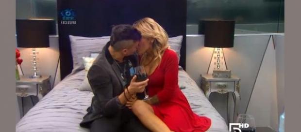 Chile besando a Paula en Big Brother Chile besando a Paula en Big Brother