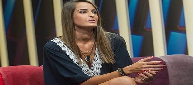 imagen de Carolina dentro de la casa. imagen de Carolina dentro de la casa.