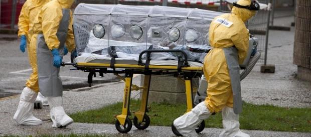 Llegada del paciente al hospital. EFE Llegada del paciente al hospital. EFE