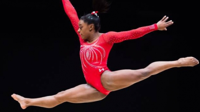 Simone Biles entra nella storia della ginnastica