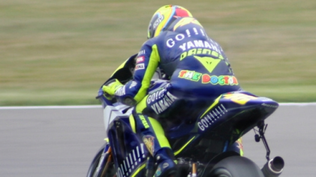 VALENTINO ROSSI IN SELLA ALLA SUA YAMAHA