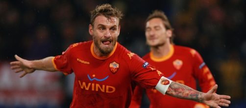 Il centrocampista giallorosso Daniele De Rossi