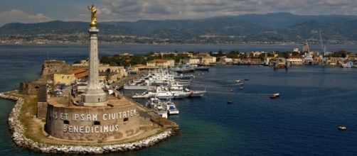 Messina, il mare davanti e le case senz'acqua