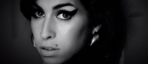 Un primo piano di Amy Winehouse