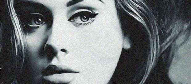Adele en la portada del single "Turning Tables" Adele en la portada del single "Turning Tables"