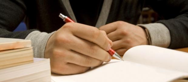 Estudar abre portas para oportunidades Estudar abre portas para oportunidades