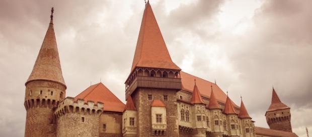 https://pixabay.com/ro/castelul-hunedoara-medieval https://pixabay.com/ro/castelul-hunedoara-medieval