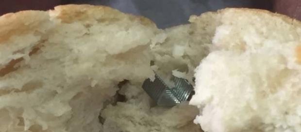 I punti metallici contenuti nel panino della mensa I punti metallici contenuti nel panino della mensa