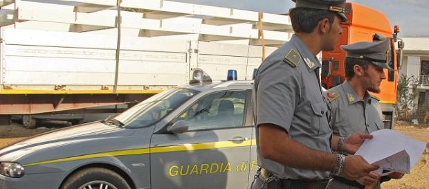 La Guardia di Finanza in azione La Guardia di Finanza in azione