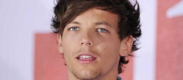 Louis Tomlinson descontrolou-se completamente. Louis Tomlinson descontrolou-se completamente.