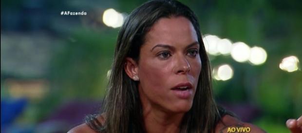 Rebeca deu adeus ao reality da TV Record Rebeca deu adeus ao reality da TV Record