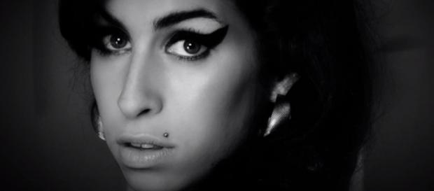 Un primo piano di Amy Winehouse Un primo piano di Amy Winehouse