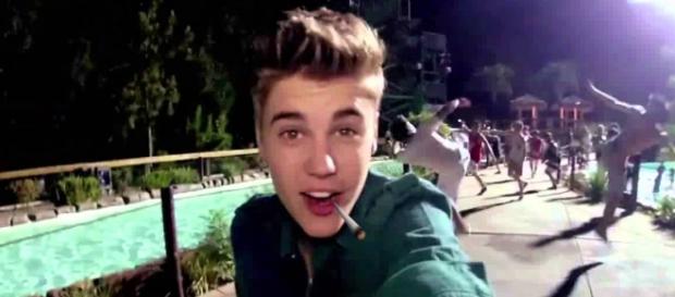 Justin Bieber é fumante há algum tempo Justin Bieber é fumante há algum tempo