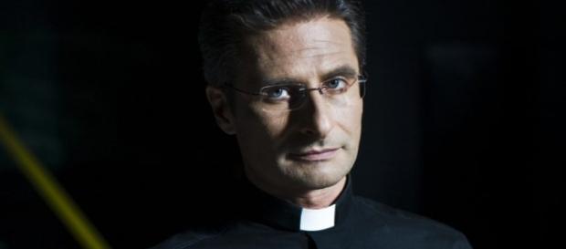 Monsignor Krzysztof Charamsa in un primo piano Monsignor Krzysztof Charamsa in un primo piano