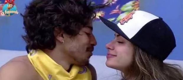 Rayanne disse à Douglas que o ama Rayanne disse à Douglas que o ama