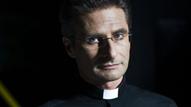 Monsignor Krzysztof Charamsa in un primo piano