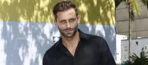 Henri Castelli é obrigado a pagar R$ 550 mil Henri Castelli é obrigado a pagar R$ 550 mil
