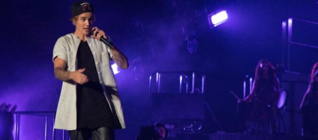 Justin Bieber perdeu a cabeça. Justin Bieber perdeu a cabeça.