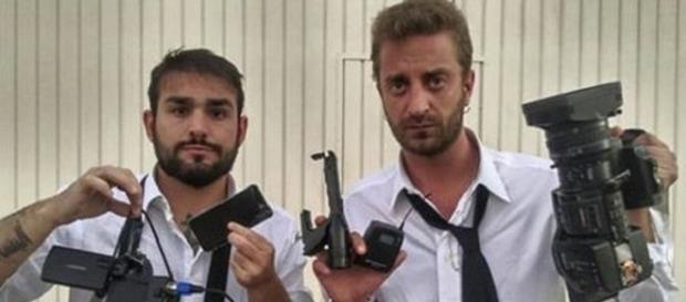 Los periodistas que han allanado el domicilio Los periodistas que han allanado el domicilio