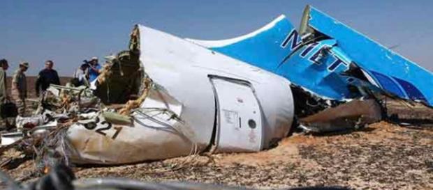 Parte del timón de cola del Airbus 321 de Metrojet Parte del timón de cola del Airbus 321 de Metrojet