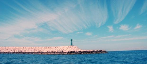 The lighthouse at Pharos attracts refugees The lighthouse at Pharos attracts refugees
