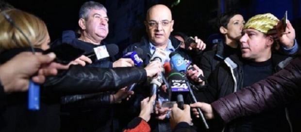Gabriel Oprea este din nou printre noi! Gabriel Oprea este din nou printre noi!