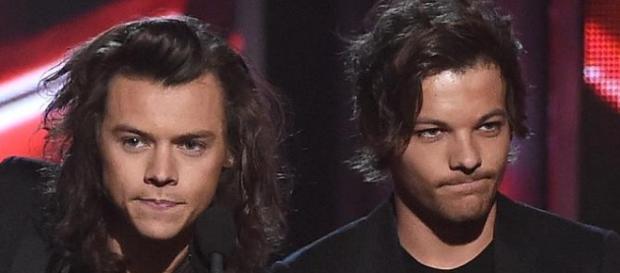 Harry Styles e Louis Tomlinson são bons amigos. Harry Styles e Louis Tomlinson são bons amigos.