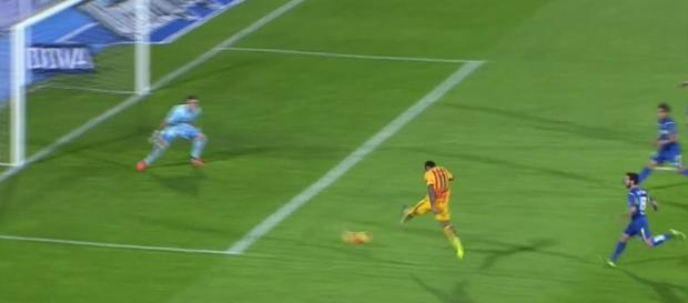 Neymar anotó el 0-2 con su pierna izquierda Neymar anotó el 0-2 con su pierna izquierda