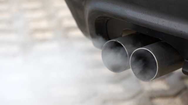 Emissioni di gas dal tubo di scarico