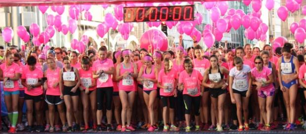 Almudena Rodríguez, en el centro, ganó la Carrera Almudena Rodríguez, en el centro, ganó la Carrera