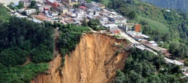 Deslizamento de terra ocorrido na Guatemala! Deslizamento de terra ocorrido na Guatemala!