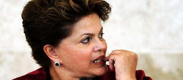 Dilma estaria apavora com abertura de impeachment Dilma estaria apavora com abertura de impeachment