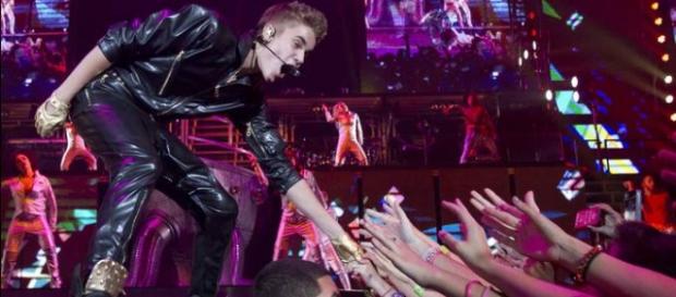 Justin Bieber está farto das atitudes dos fãs. Justin Bieber está farto das atitudes dos fãs.