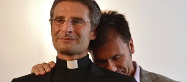 Krzysztof Charamsa e il suo fidanzato omosessuale Krzysztof Charamsa e il suo fidanzato omosessuale