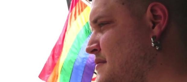 Rapaz fingiu ser gay por um ano Rapaz fingiu ser gay por um ano