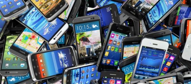 Smartphones, avanço tecnológico ou perigo a saúde? Smartphones, avanço tecnológico ou perigo a saúde?