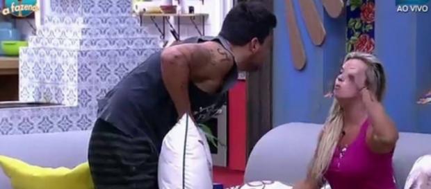 Thiago bate boca com Viridiana em A Fazenda Thiago bate boca com Viridiana em A Fazenda