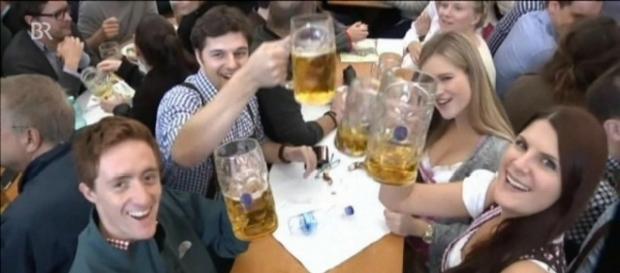 Wiesn-Besucher in 2015, Foto: BR/BR24 Wiesn-Besucher in 2015, Foto: BR/BR24
