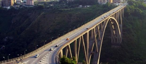 Calabria: donna di 36 anni si toglie la vita. Calabria: donna di 36 anni si toglie la vita.