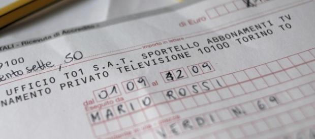 Le polemiche sul Canone Rai in bolletta Le polemiche sul Canone Rai in bolletta