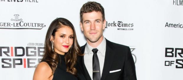 Nina Dobrev e Austin Stowell (Foto: Getty) Nina Dobrev e Austin Stowell (Foto: Getty)