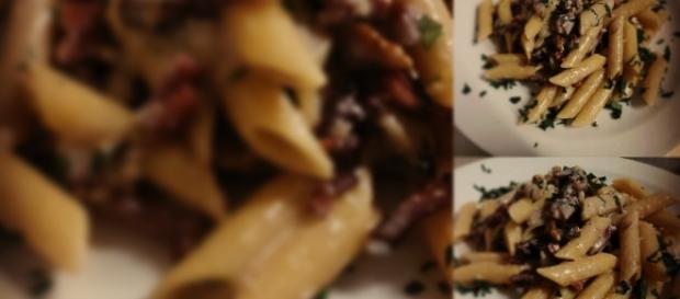 penne gorgonzola speck e noci. penne gorgonzola speck e noci.