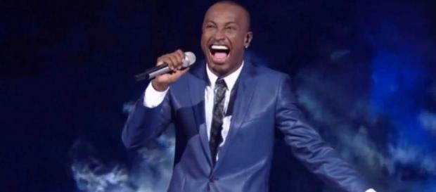 Thiaguinho não faz show e alega falta de pagamento Thiaguinho não faz show e alega falta de pagamento